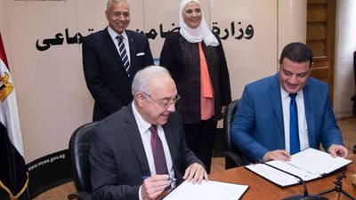 بتكلفة 12 مليون جنيه.. القباج توقع 8 بروتوكولات تعاون مع بعض الجمعيات الأهلية