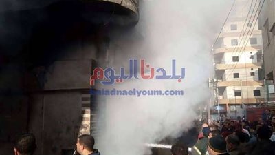 نشوب حريق هائل في أحد المحلات بـ 