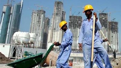 حقوقي يكشف فضائح وانتهاكات النظام القطري ضد العمال الوافدين