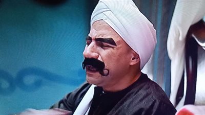 الكبير أوي يخدع أهالي المزاريطة بأشباه للفنانين.. فيديو