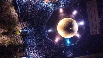 من المسجد الاقصى.. كثافة كبيرة من الشعب الفلسطيني يأدون صلاة العشاء والتراويح (صور)