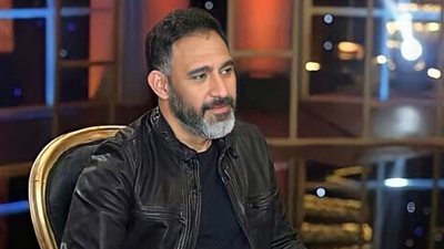 عمرو مصطفى : عدم عملي مع المغنيين الانانيين هي وصية والدتي