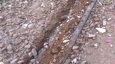 عاجل| إنقاذ فتاة حاولت إلقاء نفسها تحت عجلات القطار