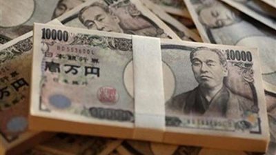 الين الياباني يتراجع لأدنى مستوياته منذ عشرة أشهر