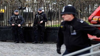 بالفيديو.. اعتقال منفذ عملية طعن مؤذن بمسجد في لندن