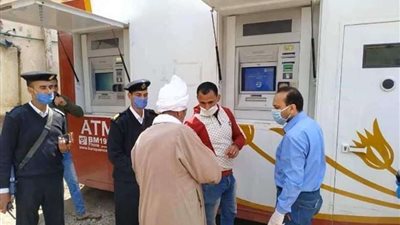 استعدادات البنوك لإجازة العيد.. تغذية ماكينات ATM بطاقتها القصوى