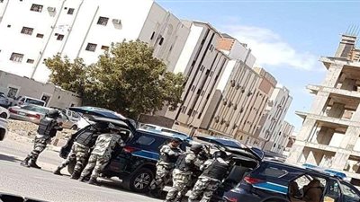 عاجل| عسكري مفصول من الخدمة يُطلق النار على دورية للأمن بوسط المدينة