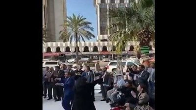 وصلات رقص مثيرة للجدل بشوارع الكويت.. والسبب 