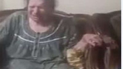 بعد بكاء مسنة من أجل الذهاب للحمام..