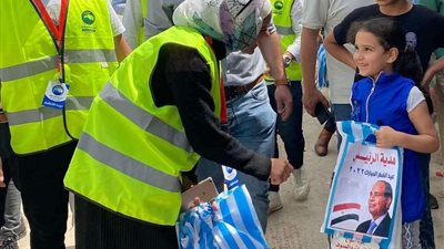 مستقبل وطن يوزع هدايا الرئيس على المواطنين والأطفال في المحافظات بمناسبة عيد الفطر (صور)