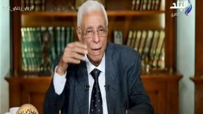 تصيبك بجلطة الرئة.. حسام موافي يحذر من الرقدة الطويلة والجلوس كثيرا