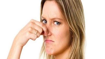 أبرزها محلول الملح.. 3 طرق تخلصك من رائحة السرة الكريهة