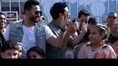 حكيم وحماده هلال يشاركان حفل عيد الفطر مع أبناء الشهداء.. فيديو