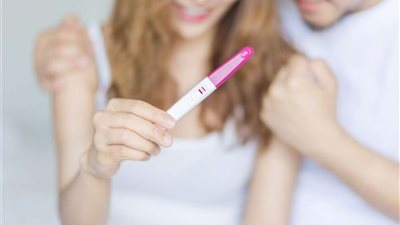 بالنوم وسمك السلمون.. طرق تُحفز خصوبة المرأة للمساعدة على الإنجاب