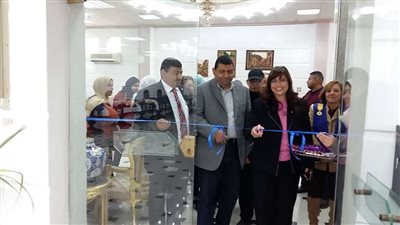 نائب رئيس جامعة بنها لشئون خدمة المجتمع تفتتح معرض الملابس الخيري للطلاب