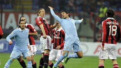 لاتسيو يهزم جنوه بثلاثية ويصبح على بعد نقطة من صدارة الدوري الإيطالي