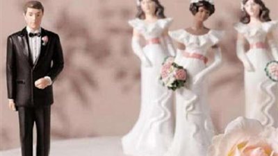 هل تصدق.. شاب يتزوج ثلاث فتيات في ليلة الدخلة 