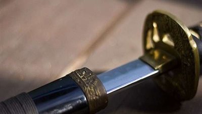 بعد تحرشهم بها.. مشاجرة بسبب فتاة تنتهي بطعن شابين بالسيف