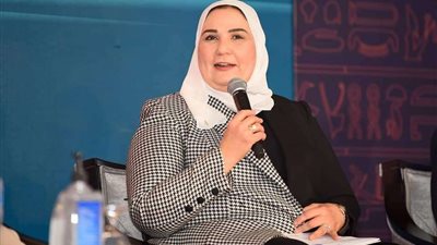 وزيرة التضامن: حظر استخدام منصات التواصل الإعلامى فى جمع التبرعات النقدية