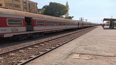 إصابة عامل ببتر بالذراع نتيجة سقوطه من قطار شمال بني سويف