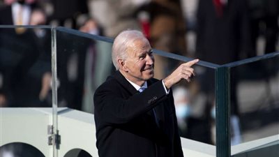 الرئيس الأمريكي يطالب رياضي على كرسي متحرك بعدم القفز