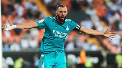 بنزيما  يقرب ريال مدريد من نهائي دوري أبطال أوروبا بالهدف الثالث