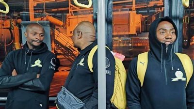 عاجل| بالصور..  وصول بعثة فريق صن داونز الجنوب أفريقي إلى مطار القاهرة