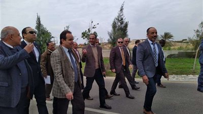مسئولو الإسكان يصطحبون أعضاء البرلمان فى محطة صرف الجبل الأصفر (صور)