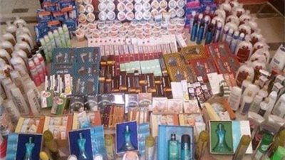 غير مطابقة للمواصفات.. ضبط 1.7 طن مستحضرات تجميل داخل مخزن بالإسكندرية