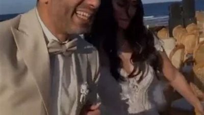 محمد فرج وبسنت شوقي يحيان حفل زفافهم برقصه ثنائية