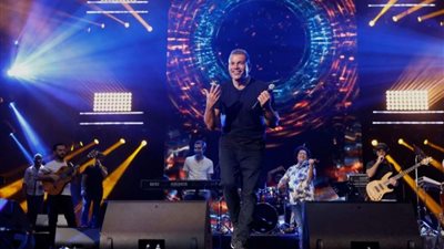 الهضبة يتألق فى حفل غنائي بجدة