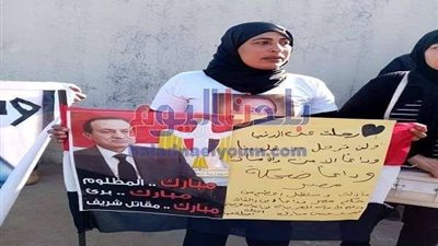 بالصور.. حشد جماهيري بمحيط مسجد المشير لتشييع جثمان حسني مبارك