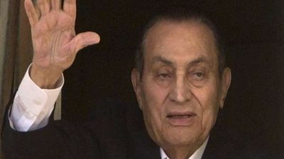 عاجل.. وصول جثمان حسني مبارك لمسجد المُشير طنطاوي