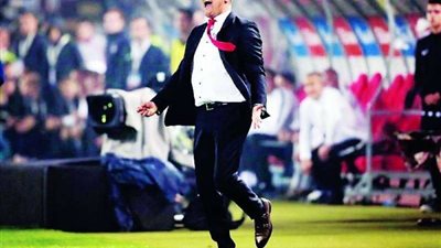 الأهلي السعودي يحسم التعاقد مع الصربي ميلوفيتش خلفًا لجروس