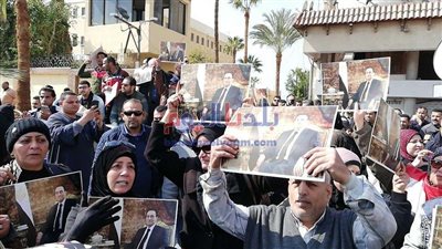 عاجل.. توضيح هام من مذيعة النيل للأخبار بشأن خطأ الفيديو المتداول في تغطية جنازة مبارك