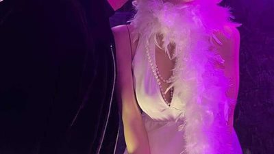 رسالة حسن شاكوش لـ تمثال مارلين مونرو وتقبيلها عبر الـ فيسبوك