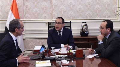 رئيس الوزراء يلتقي وزير الاتصالات لاستعراض الموقف التنفيذي لمشروعات الوزارة
