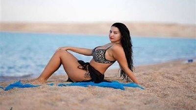 شاهد| صافيناز تستعرض جسدها بمايوه مثير والجمهور يطالب بمقاطعتها