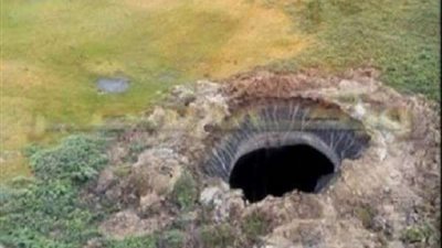 فتحة أرضية تثير الرعب في سيبيريا.. هل يظهر 