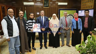 محافـظ المنوفية يكرم الطالب مصطفى قابل لحصوله على المركز الأول فى مسابقة حفظ القرأن الكريم