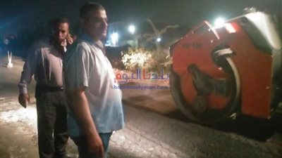 رئيس مدينة أشمون يتابع استكمال رصف طريق 23 أشمون كفر السيد سمادون