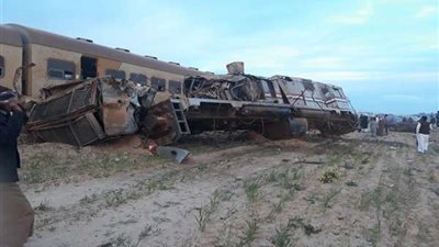 10 سيارات إسعاف تنقل المصابين في حادث قطار مطروح لـ 3 مستشفيات (فيديو)