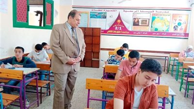 وكيل تعليم المنوفية يتابع انتظام امتحانات الدور الأول بمدارس التعليم الثانوي