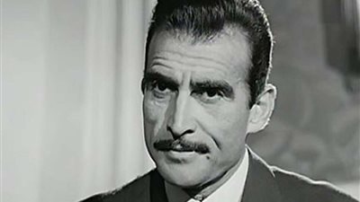 بعد 20 عامًا على وفاته.. كيف تحول أحمد مظهر من ضابط عسكري إلى فارس السينما المصرية؟