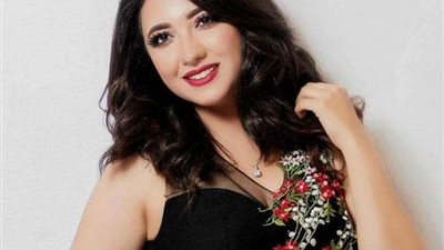 بطريقة مختلفة.. آية عبد الله تنعى حسني مبارك (فيديو)