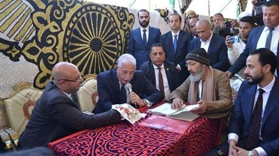 بالصور.. محافظي بني سويف وجنوب سيناء وكيلا عروسين لبرلمانيين