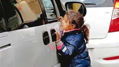 عشان الفلوس.. عاطل يجبر الأطفال على التسول بالاعتداء عليهم