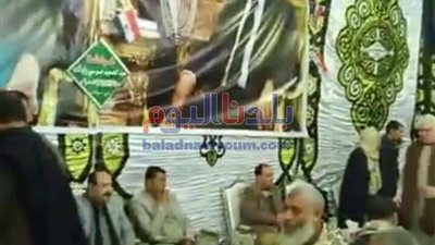 مواطن يقيم سراق عزاء للرئيس الأسبق حسني مبارك ببني سويف