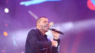 من هو الفنان الراحل الذي أهدى عمرو دياب ألبوم 