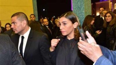 شاهد.. مشاجرة بين حُراس عمرو دياب ومعجب داخل عزاء مبارك